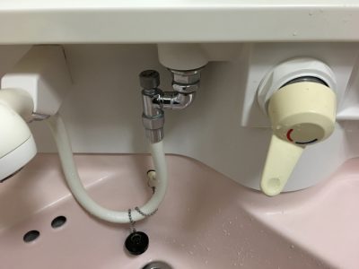 20年前の洗面化粧台 水栓の動きが固くなっています